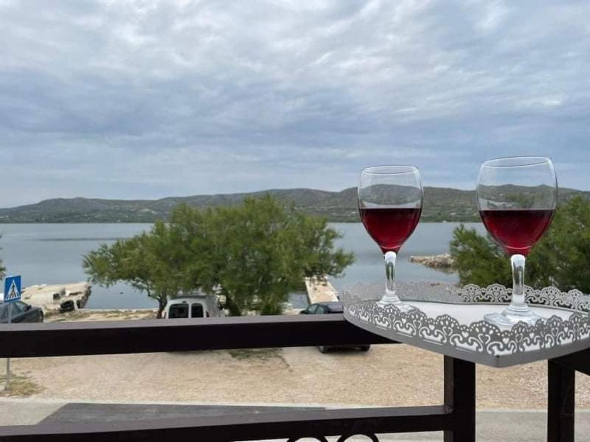 Apartman Luka Jadrtovac Екстериор снимка