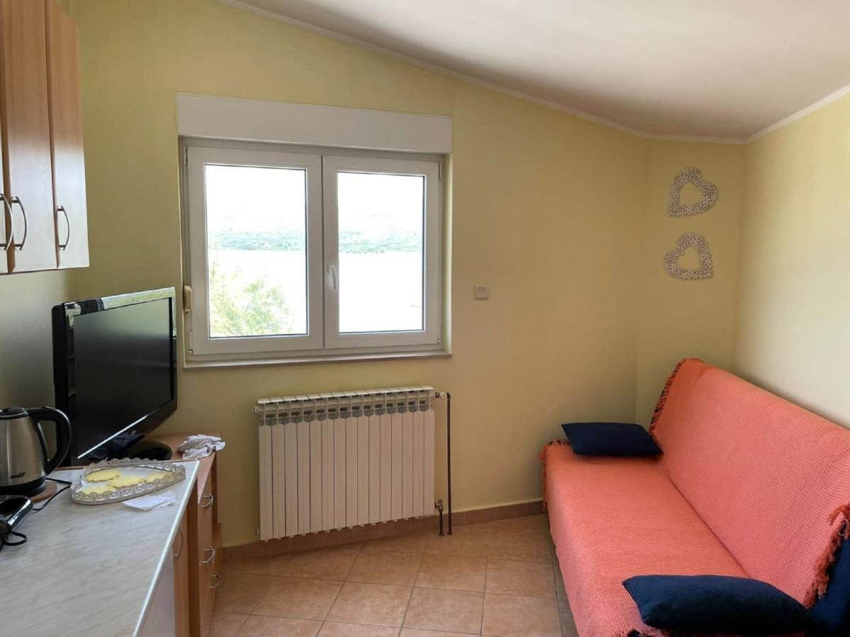 Apartman Luka Jadrtovac Екстериор снимка