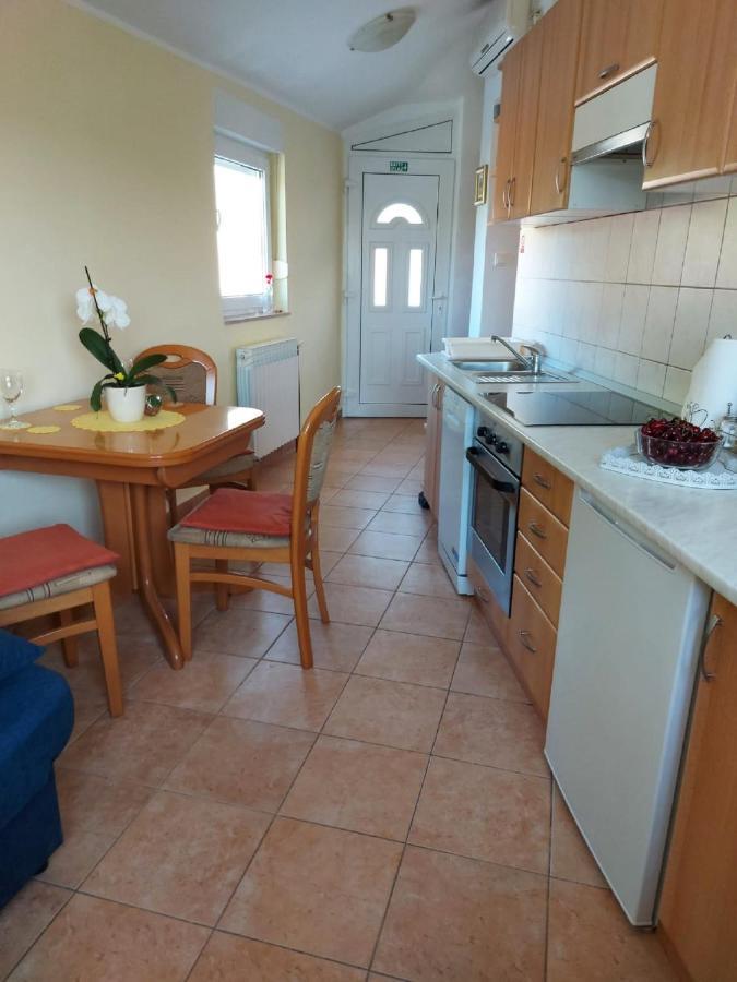 Apartman Luka Jadrtovac Екстериор снимка