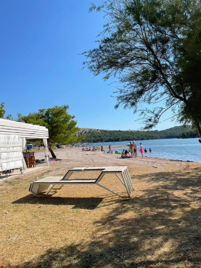 Apartman Luka Jadrtovac Екстериор снимка