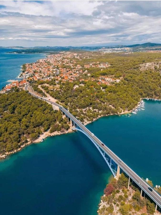 Apartman Luka Jadrtovac Екстериор снимка