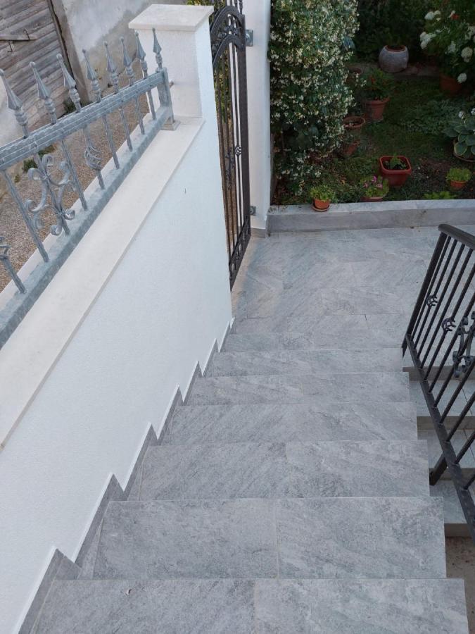 Apartman Luka Jadrtovac Екстериор снимка